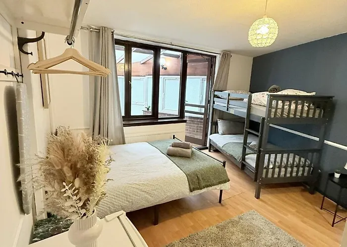 Oak Guest Rooms